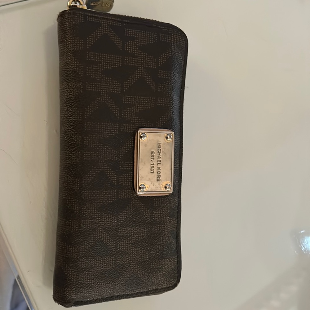 Michael Kors zipper wallet - large